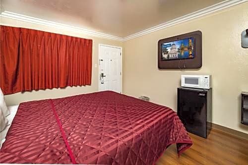 Travelodge by Wyndham Sacramento Convention Center