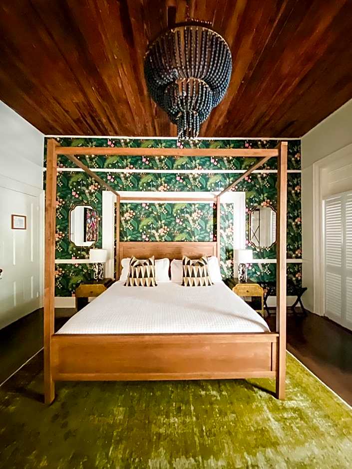 Marreros Guest Mansion - Adult Only