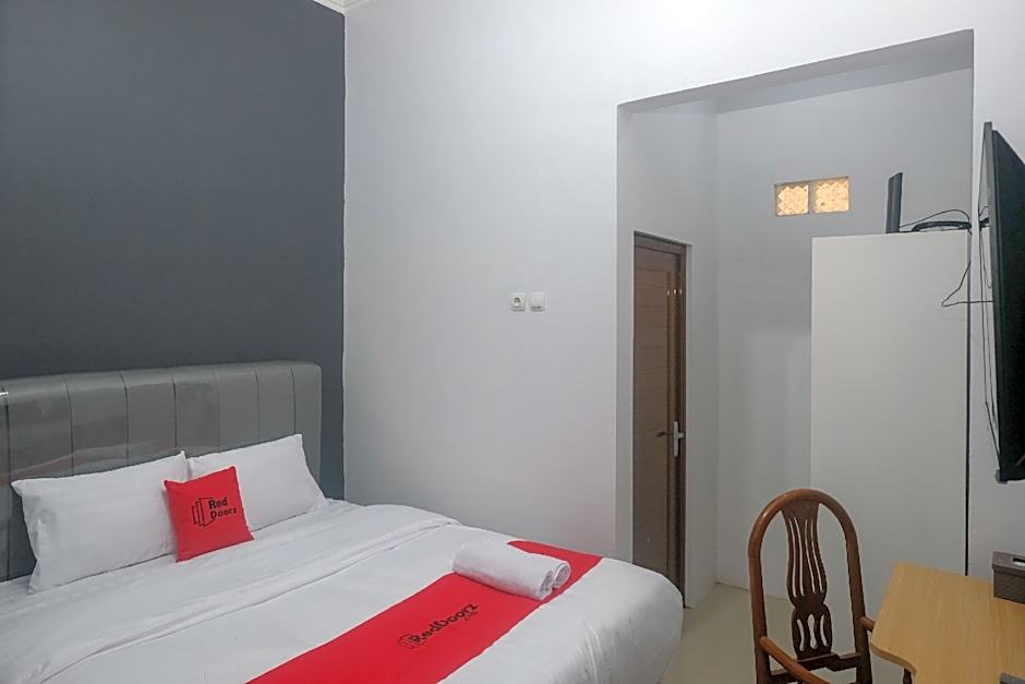 RedDoorz Syariah near UNIMUS Semarang