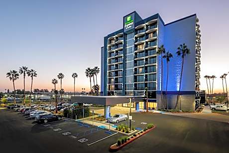 Holiday Inn Express & Suites Santa Ana - Orange County By IHG