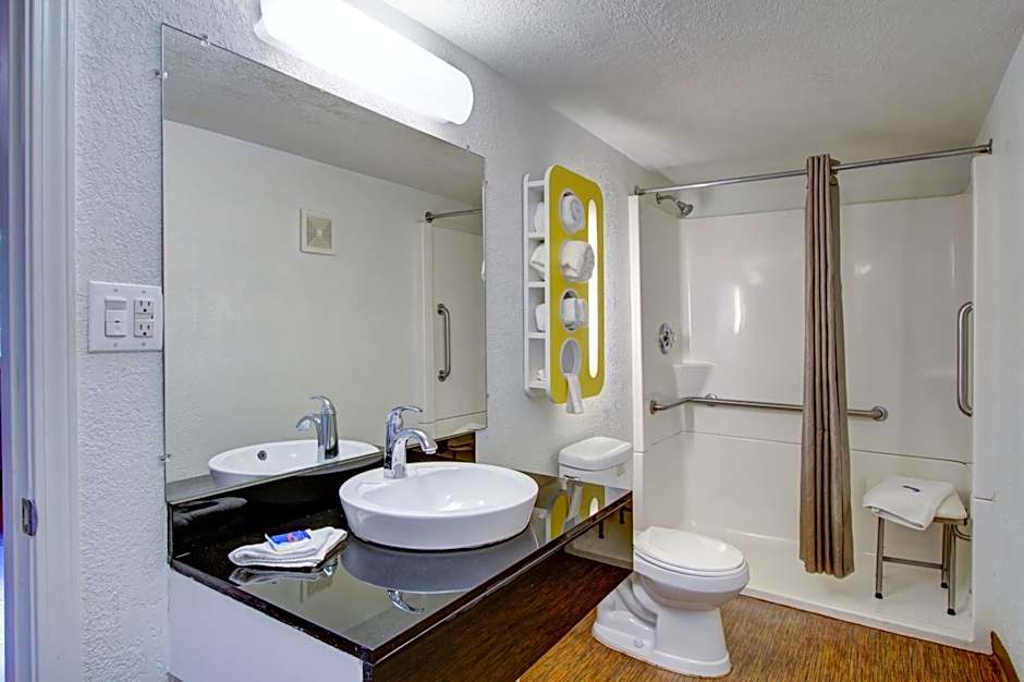 Motel 6 Richfield OH