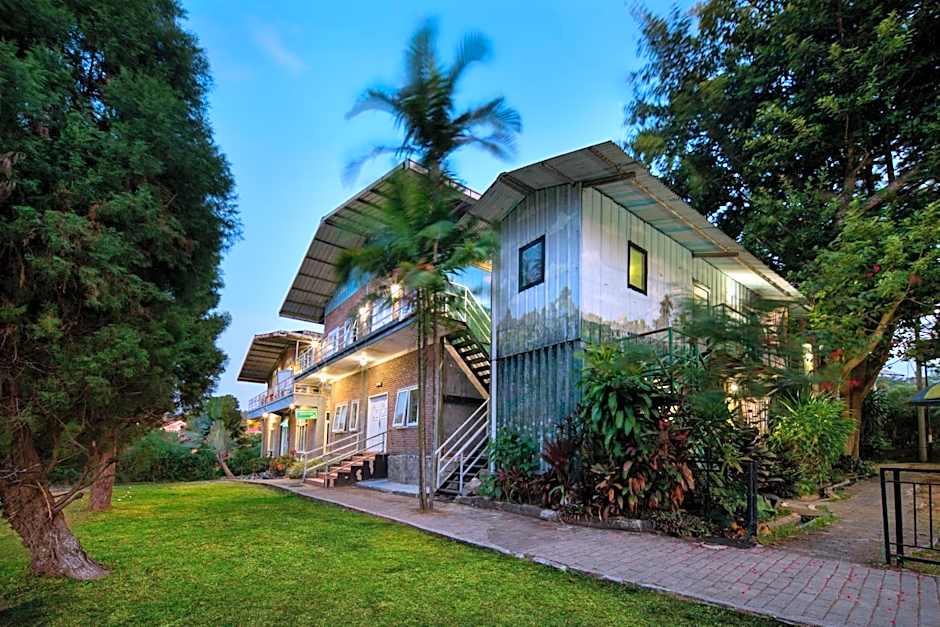 Royal Hotel and Outbound Trawas