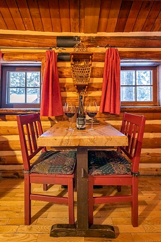 Storm Mountain Lodge & Cabins