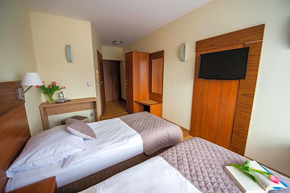Photo 1 of 11 of 1 Double Bed or 2 Beds