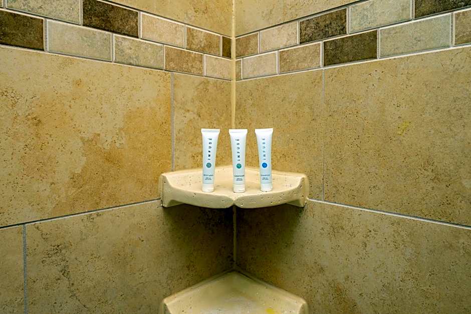 Commander Beach House Hotel