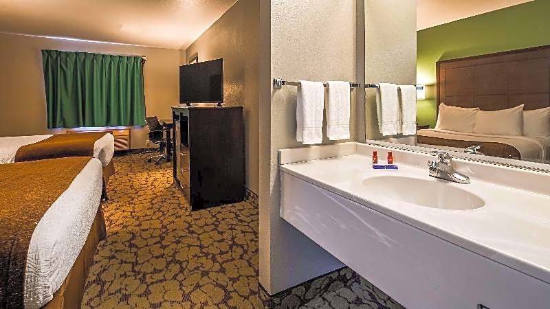 SureStay Plus Hotel by Best Western Bettendorf