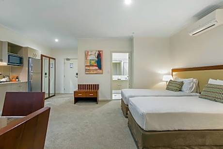 Family Suite with Queen Bed and Two Single Beds - Non Smoking
