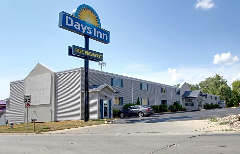 Days Inn by Wyndham Cedar Falls- University Plaza