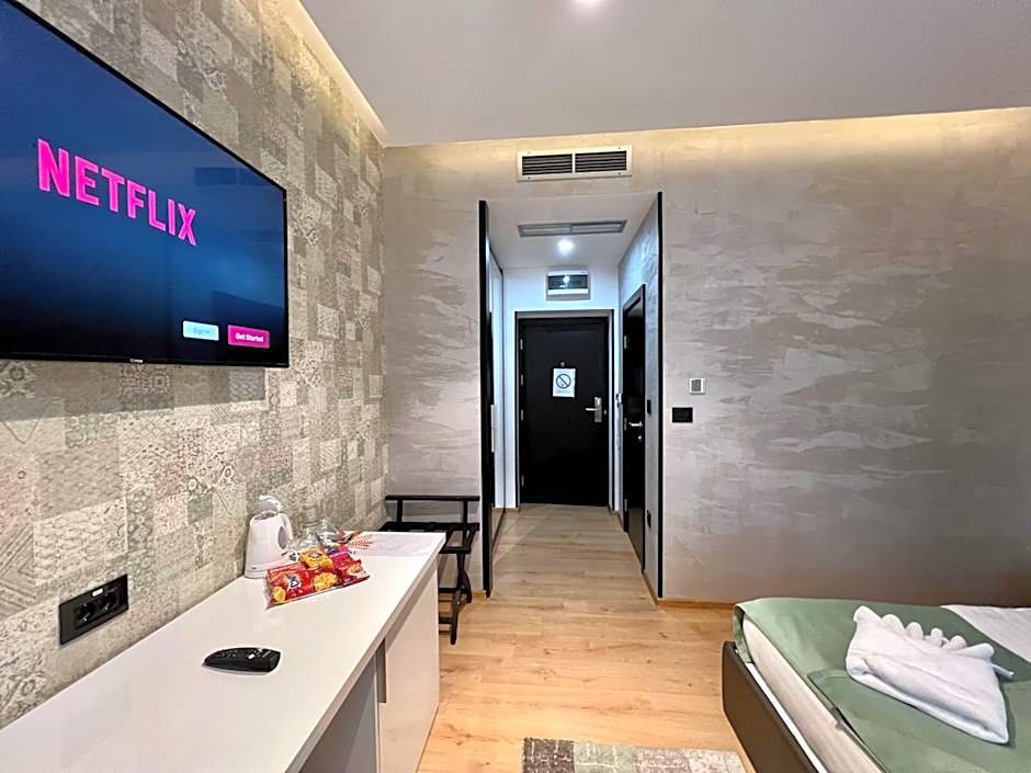 Capital Hotel Garni