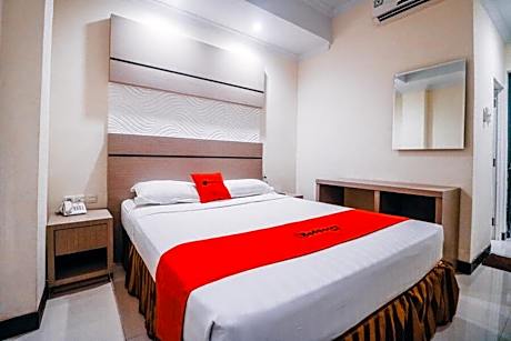 Reddoorz Plus near Makassar Town Square
