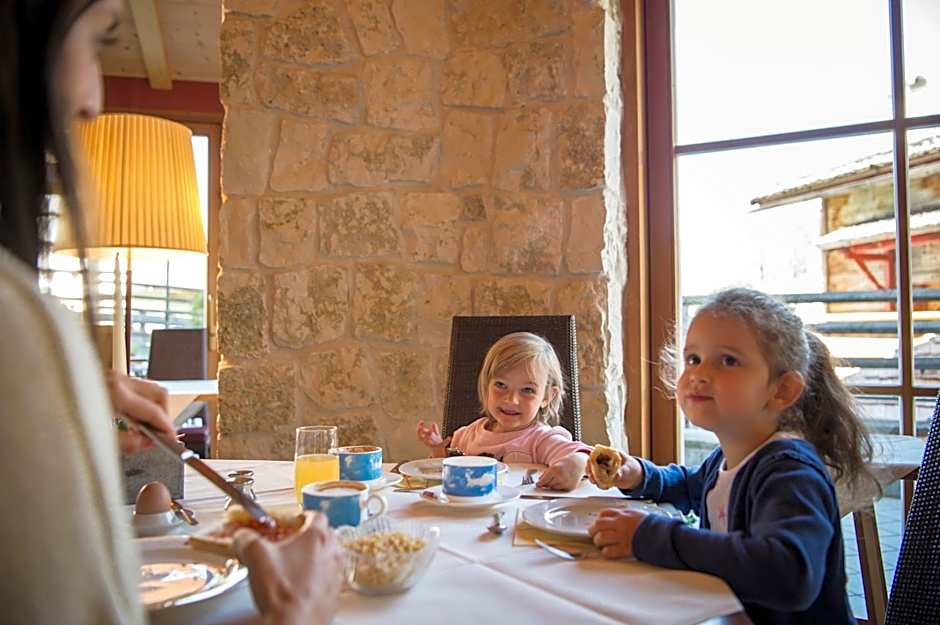 Post Alpina - Family Chalets Dolomites