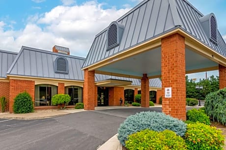 Best Western Staunton Inn
