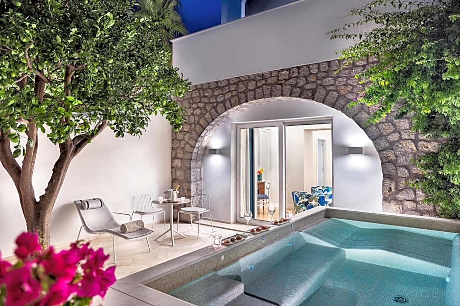 Pazziella Garden & Suites