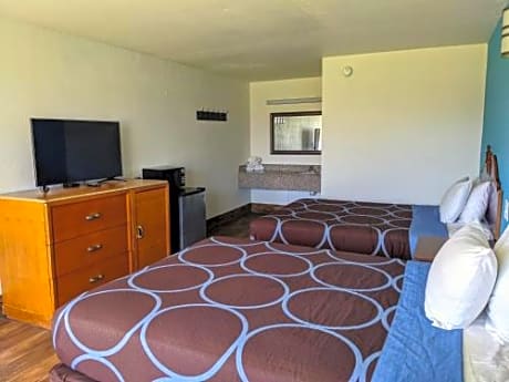 Queen Room with Two Queen Beds - Smoking