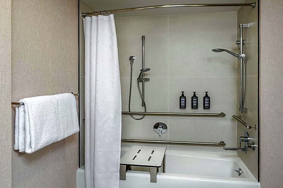 Sheraton Commander Hotel