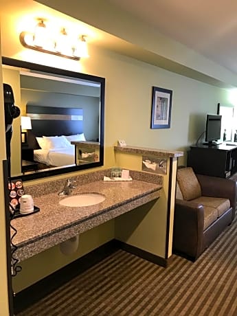 King Room with Roll-in Shower - Disability Access/Non-Smoking
