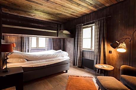 Basic Triple Room with Shared Bathroom