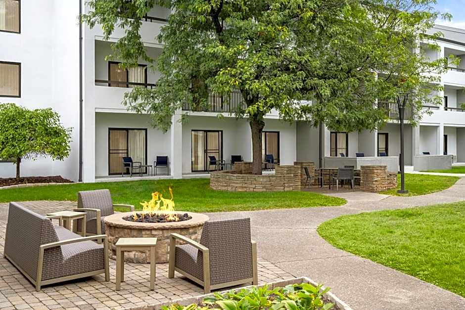 Courtyard By Marriott Detroit Metro Airport Romulus