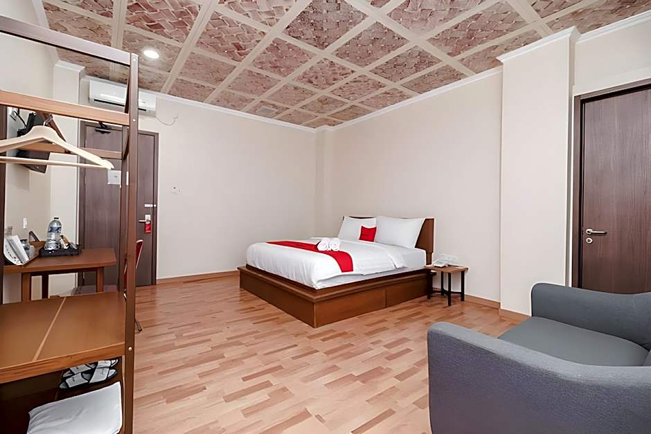 RedDoorz Plus near Soekarno Hatta Airport 2
