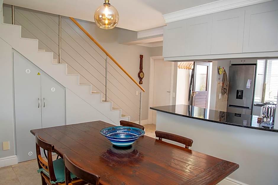 WATERFRONT 2 BR Home with mooring at Knysna Quays - life on the water