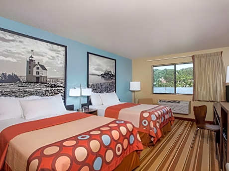 2 Queen Beds Lake View Non-Smoking