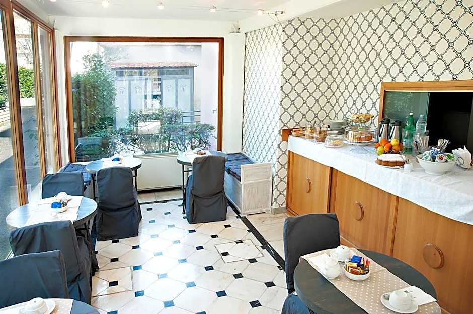 Hotel Arco Di Travertino