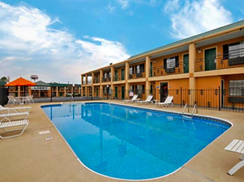 Travelodge by Wyndham Natchitoches
