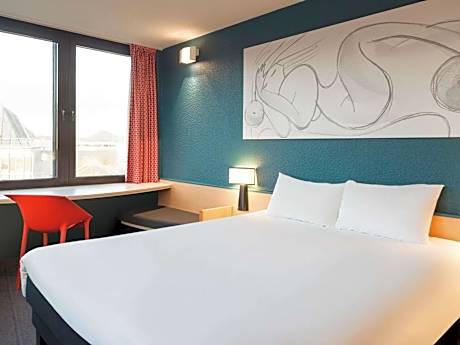 Superior Room with One Double Bed and One Single Bed