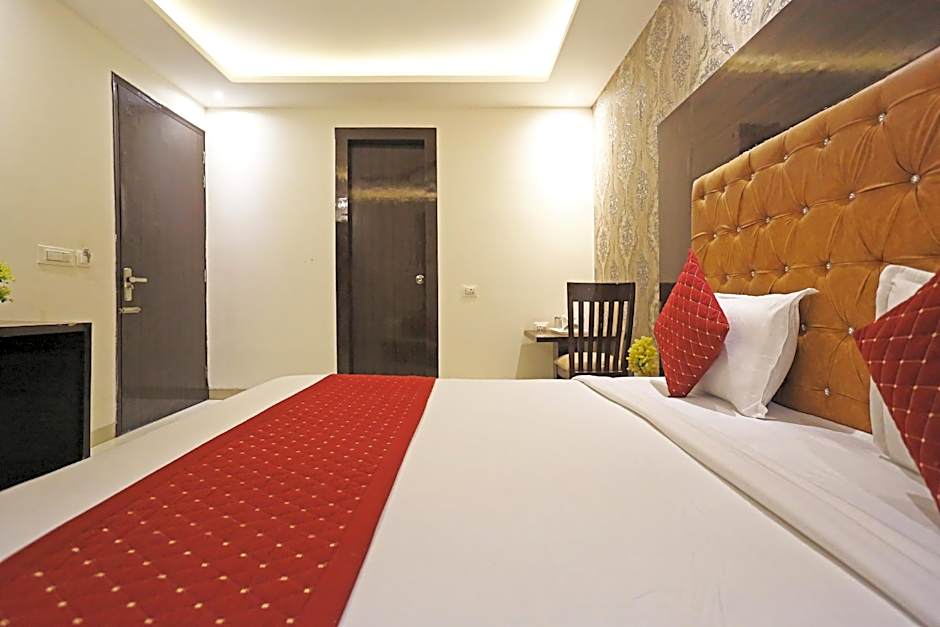 Hotel Iconic Suite - Near Delhi Airport