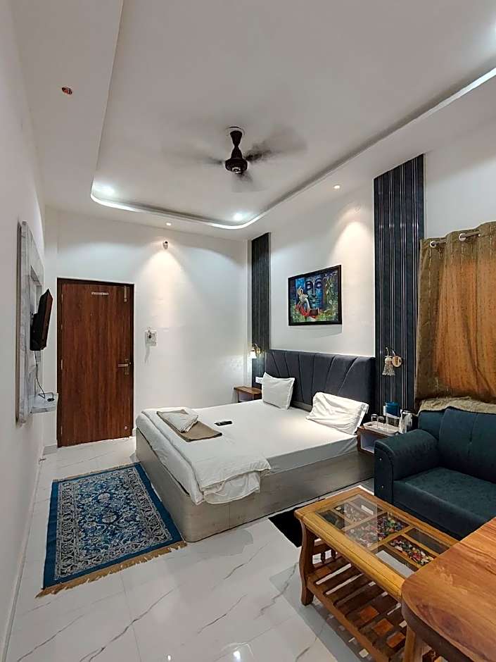 Khushi Paying Guest House