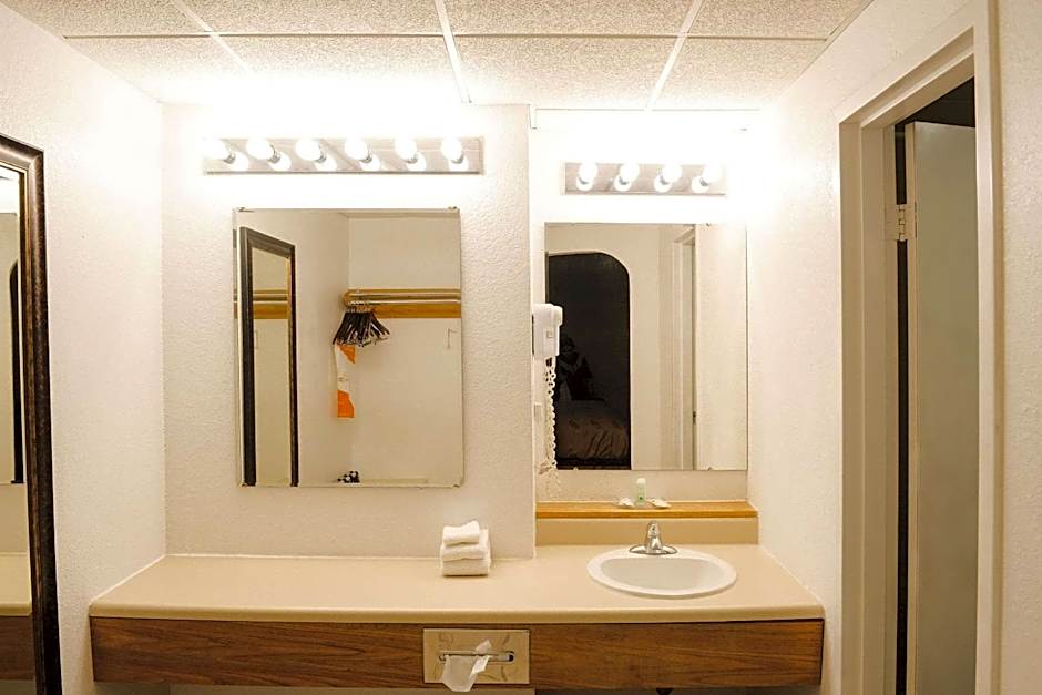 Quality Inn & Suites Ames Conference Center Near ISU Campus