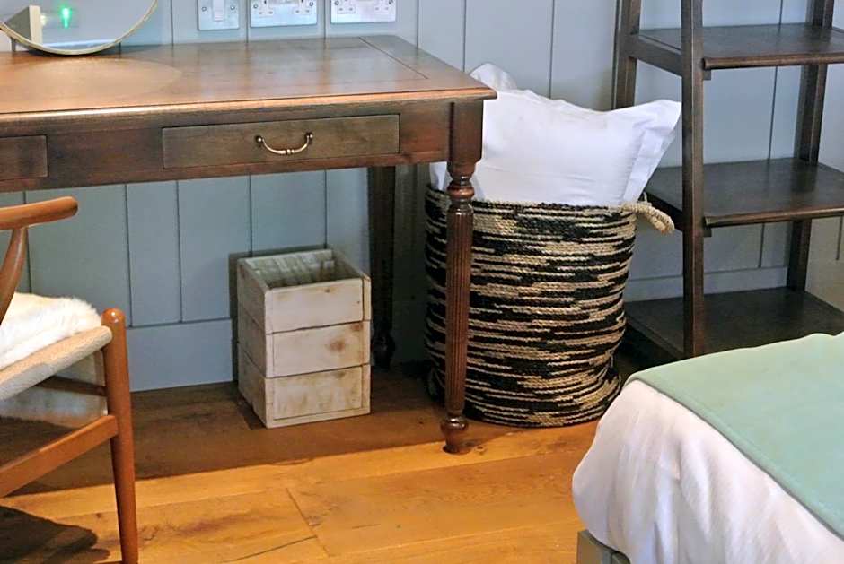 The Crown Pub, Dining & Rooms