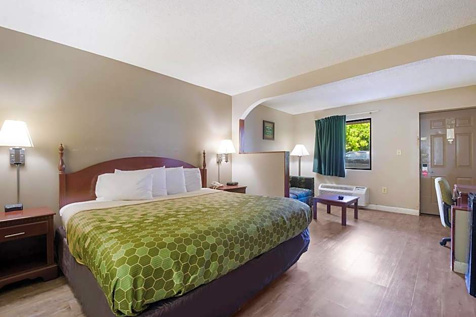 Econo Lodge Inn & Suites Knoxville East