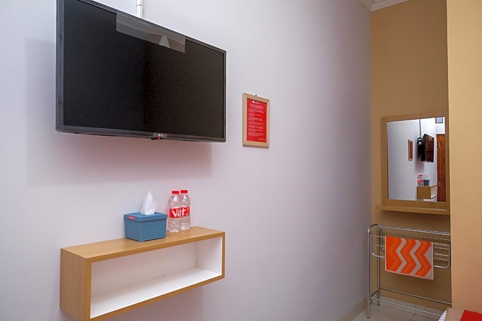 RedDoorz Syariah near Perempatan Kartasura