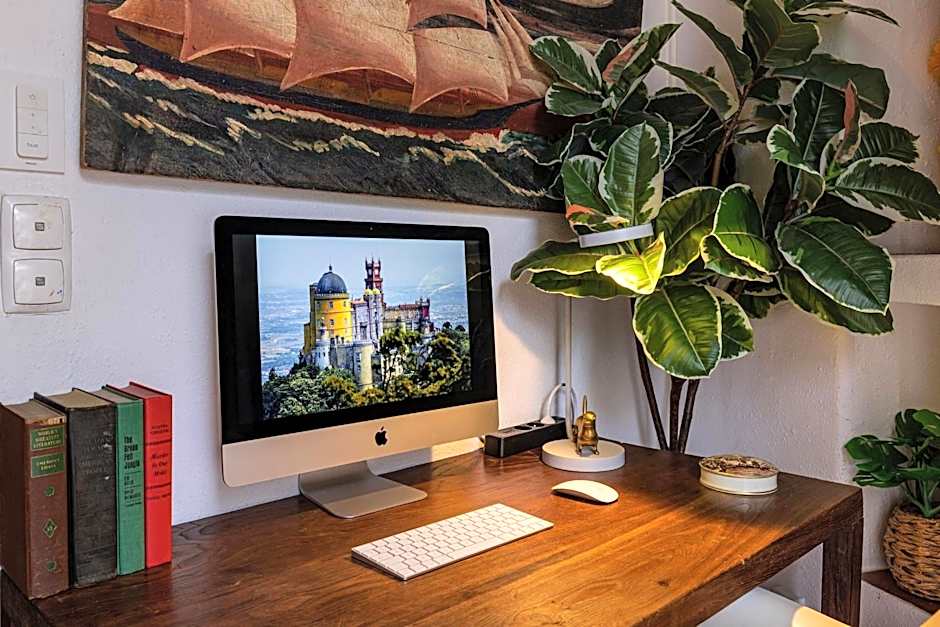 Sintra WOW - Unique double Smart Room in 17th century Palace! Hot tub, Snooker, BBQ, PS5, Sauna, Gym