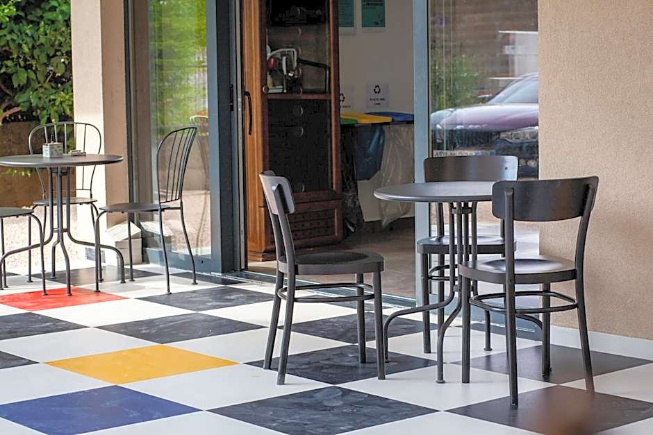 SUBTUB Hostel Makarska