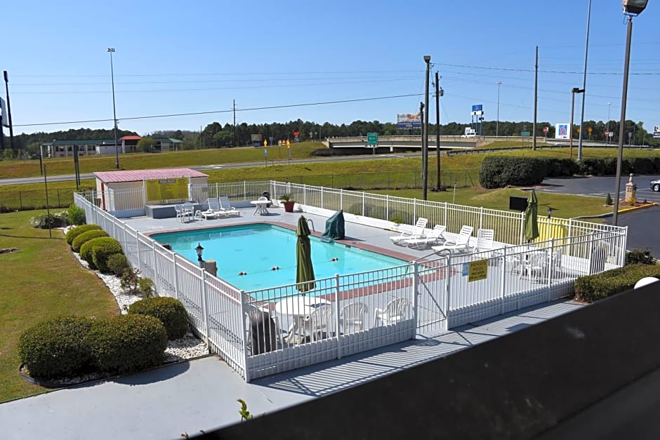 Super 8 by Wyndham Tifton