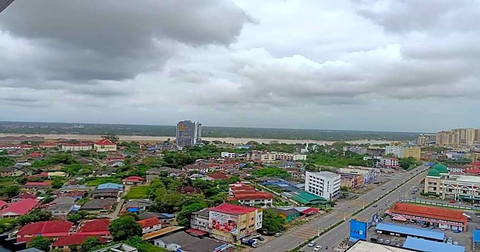 Zulanie Suite Troika Residence, SPACIOUS AND COZY WITH POOL, Free Wifi & Netflix in Golden Triangle of Kota Bharu