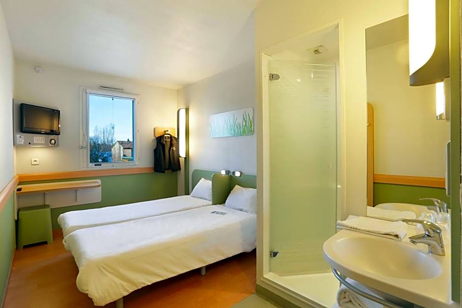 First Inn Hotel