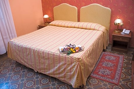 DOUBLE ROOM
