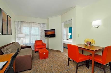 High Floor, 1 Bedroom Suite, 1 King, Sofa bed