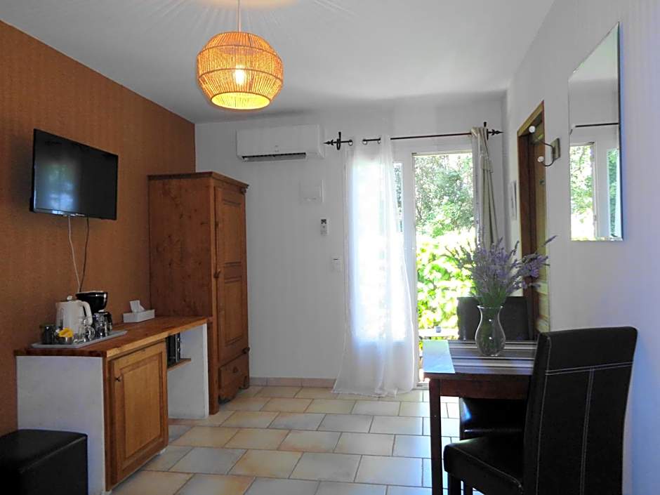 Clos des Lavandes - Chambres et Suites de charme climatisées-Luberon