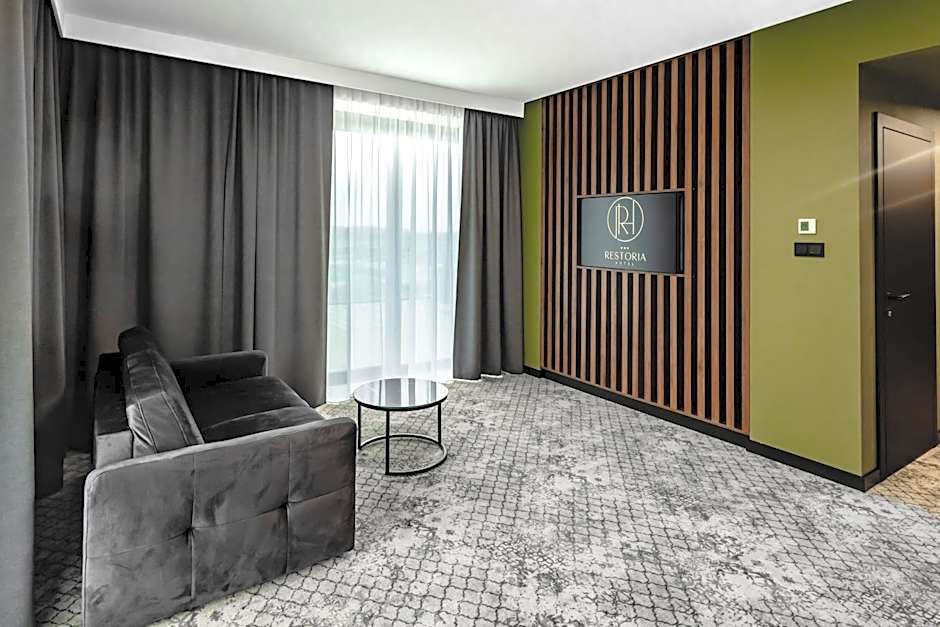 Restoria Hotel***