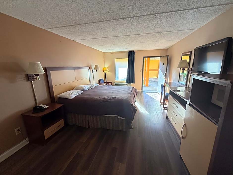 Camilla Inn & Suites