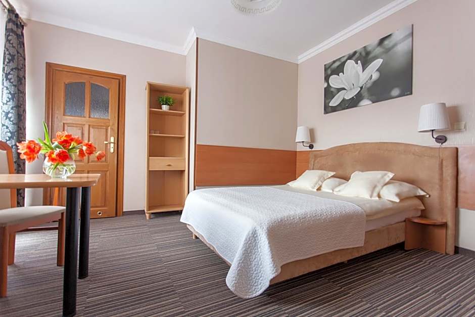 Villa Anna - Noclegi Rooms - FREE parking, taras, 1500m do Starówki
