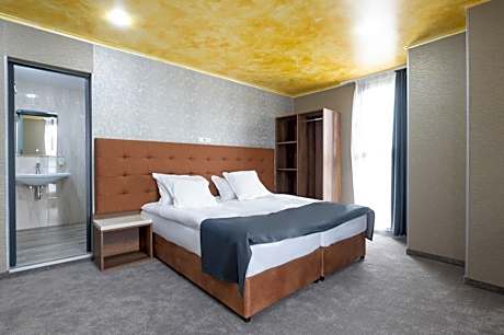 Deluxe Double Room with Extra Bed