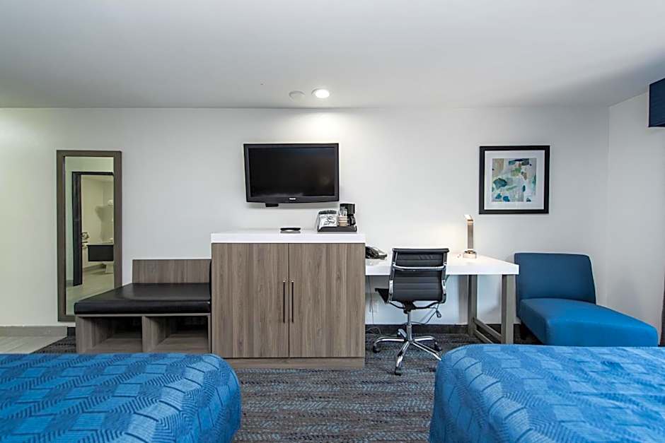 Oyster Bay Inn & Suites