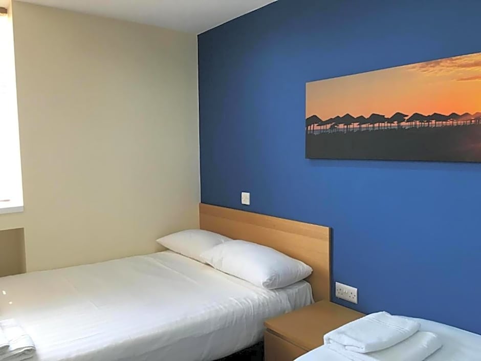 OYO Wave Crest Hotel