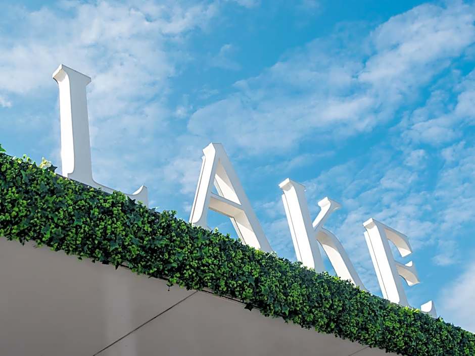 Amsterdam Lake Hotel