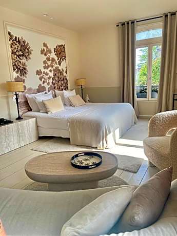 Junior Suite with Garden View